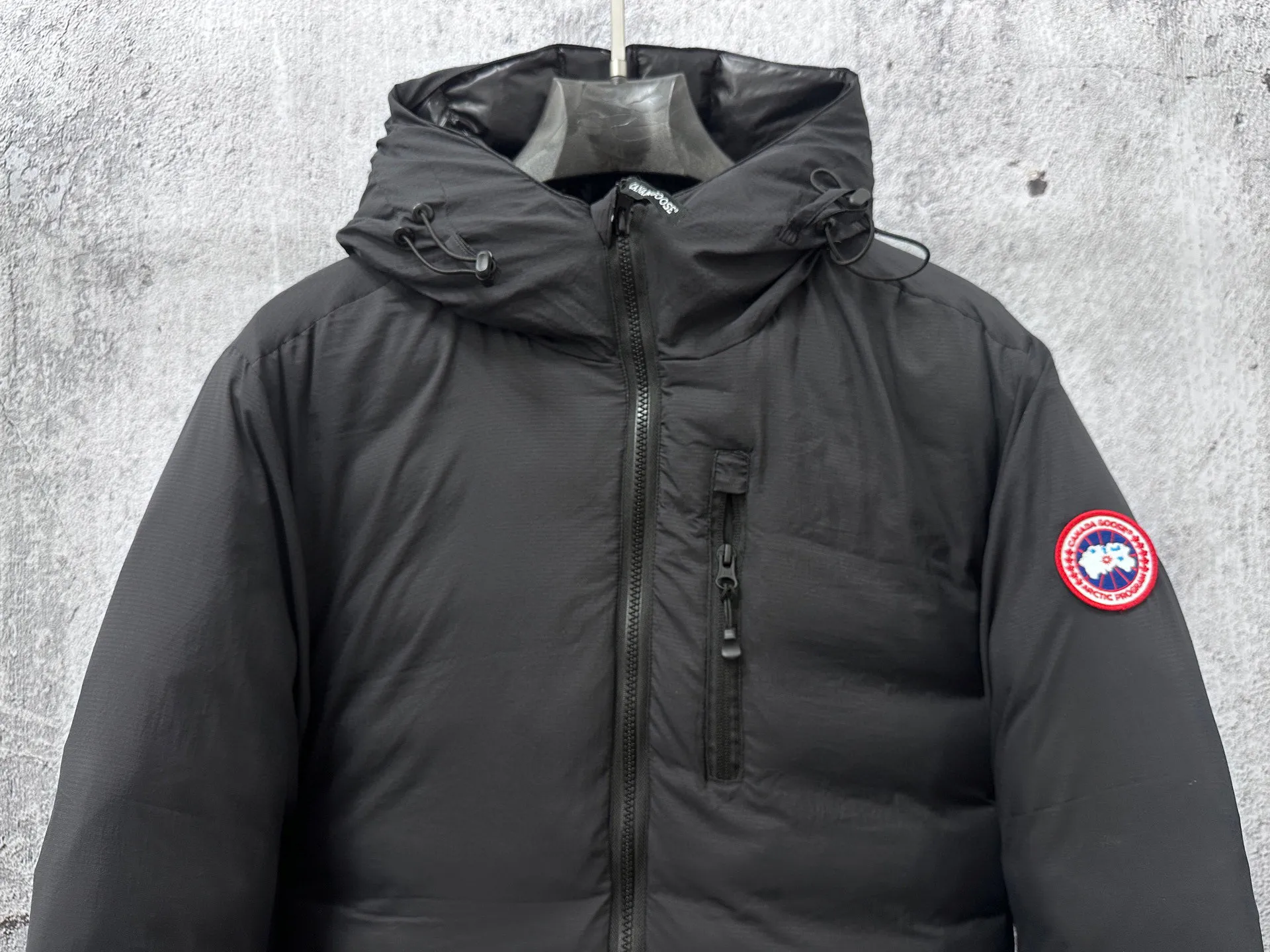 P840 [Canada Goose] Big Goose 5078 down jacket is different from the junk products in the market🗯️The same picture but different price means different versions ✅Don’t be fooled by the same copywriters and pirated picture gangs who mix and distribute high-luxury pictures at low prices. Once you receive it and compare the quality, you will know where the difference is. Don’t lie. Look for the terminal. I don’t guarantee that my products are the cheapest, but I definitely guarantee that they are worth every penny of your hard-earned money! Canada Goose down jacket top version, warm and cold-resistant, nice upper body effect, super lightweight, size: XS-XL